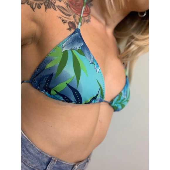 Aqua blue and green tropical bikini top 🏝 - Picture 2 of 9